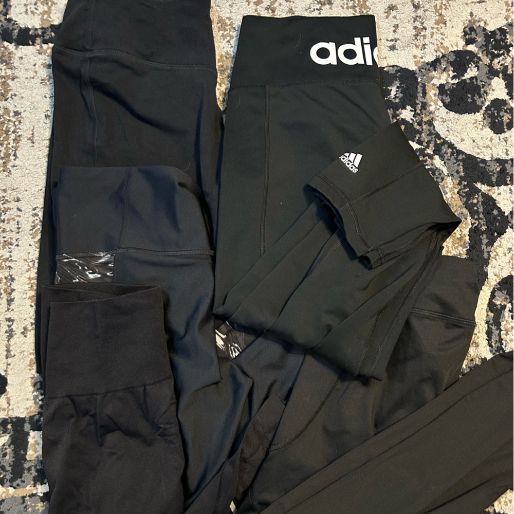 Mixed bundle of women’s athletic leggings 5 pairs